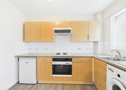 Redoubt Close, Hitchin, Hertfordshire, SG4 small Image 1 - the property quarter estate