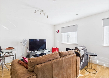 Paynes Park, Hitchin, SG5 small Image 1 - the property quarter estate