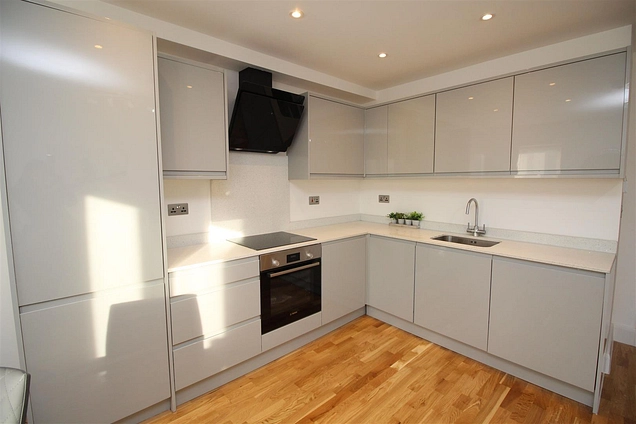 2 bedroom flat for sale - Paynes Park, Hitchin, SG5 - the property quarter estate