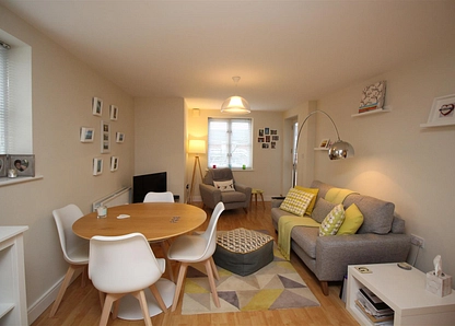 Osier Court, 64 Bancroft, Hitchin, Hertfordshire, SG5 small Image 1 - the property quarter estate