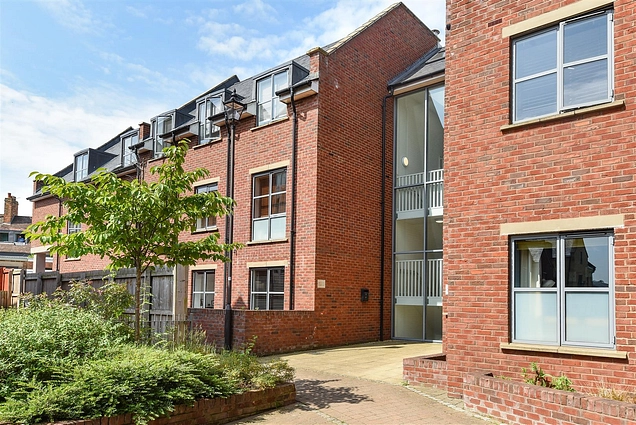 2 bedroom flat to rent - Coopers Yard, Paynes Park, Hitchin, SG5 - the property quarter estate