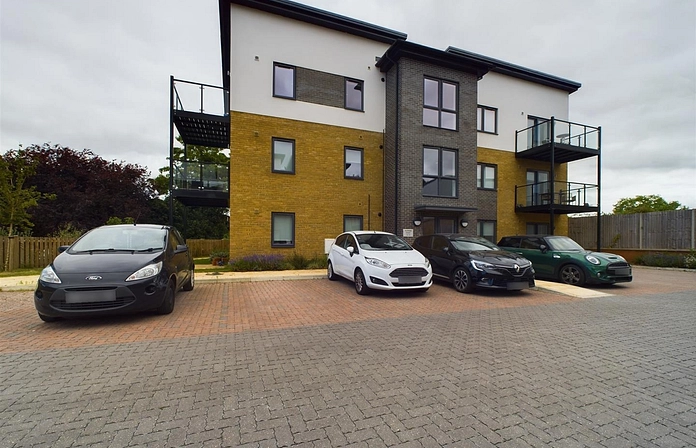 10 The Mead, Hitchin, Hertfordshire, SG5 - the property quarter estate