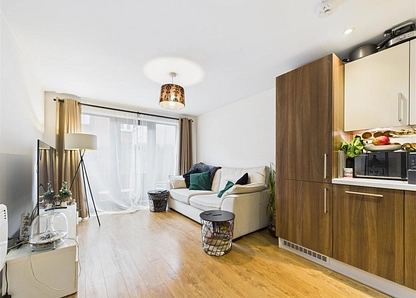 Paynes Park, Hitchin, Hertfordshire, SG5 small Image 2 - the property quarter estate