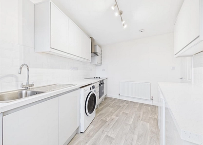 Hermitage Road, Hitchin, SG5 small Image 2 - the property quarter estate