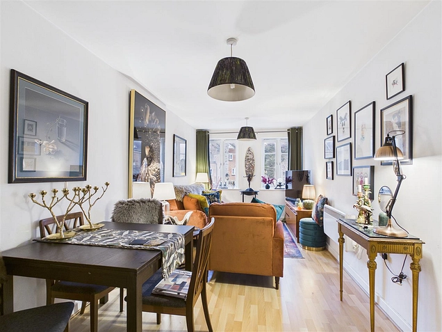 2 bedroom flat for sale - Whinbush Road, Hitchin, SG5 - the property quarter estate