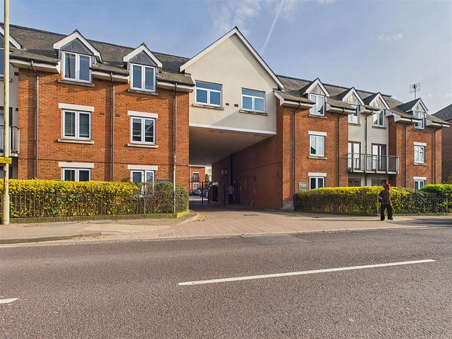 2 bedroom flat for sale - Walsworth Road, Hitchin, SG4 - the property quarter estate