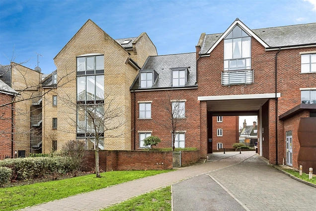 2 bedroom flat to rent - Coopers Yard, Paynes Park, Hitchin, SG5 - the property quarter estate