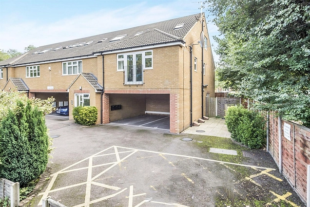 3 bedroom flat to rent - Sentry Court, Grove Road, Hitchin, SG4 - the property quarter estate
