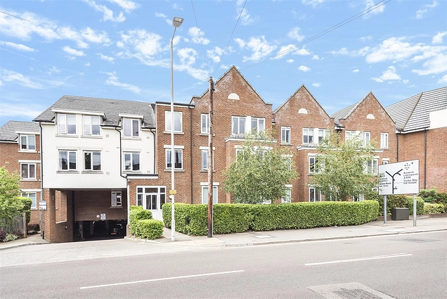 2 bedroom flat to rent - 65 Walsworth Road, Hitchin, Hertfordshire, SG4 - the property quarter estate