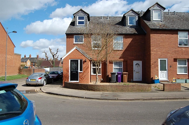 3 bedroom house to rent - Radcliffe Road, Hitchin, SG5 - the property quarter estate